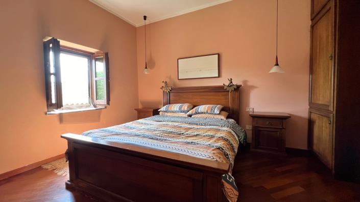 Image No.34-4 Bed Farmhouse for sale