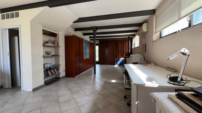 Image No.38-4 Bed Farmhouse for sale