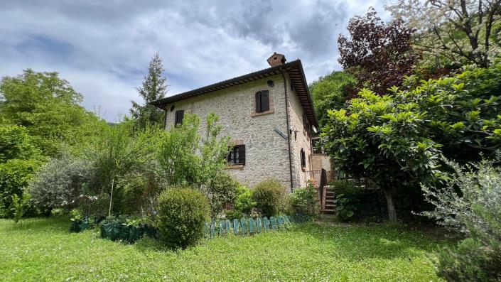 Image No.19-3 Bed Farmhouse for sale