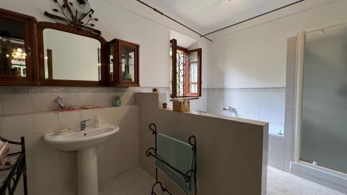 Image No.30-3 Bed Farmhouse for sale