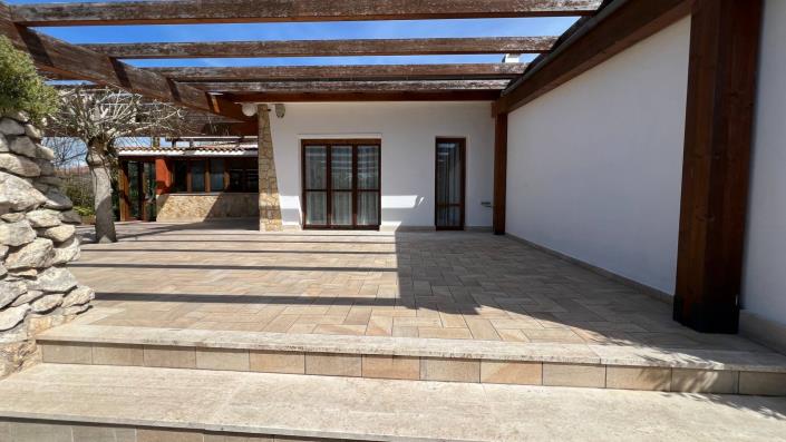 Image No.9-6 Bed House for sale