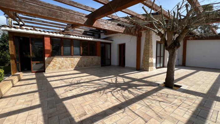 Image No.10-6 Bed House for sale