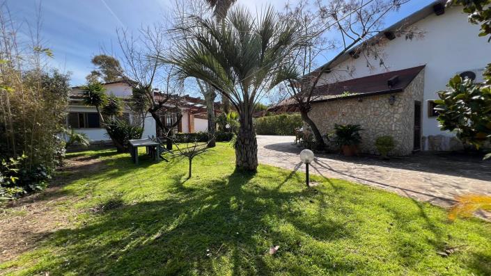 Image No.2-6 Bed House for sale