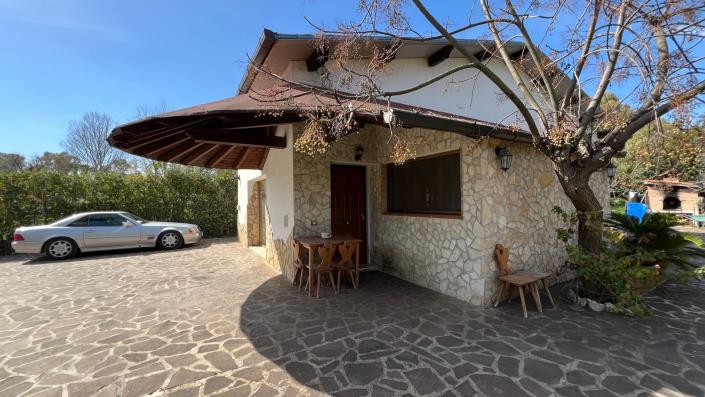 Image No.18-6 Bed House for sale