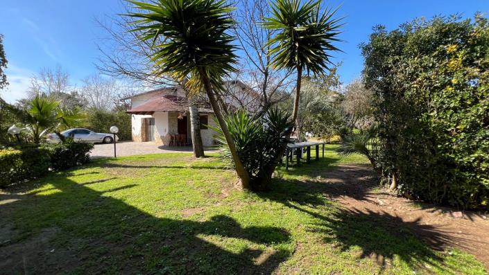 Image No.26-6 Bed House for sale