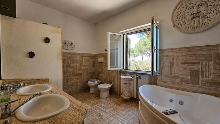 Image No.15-5 Bed Villa for sale