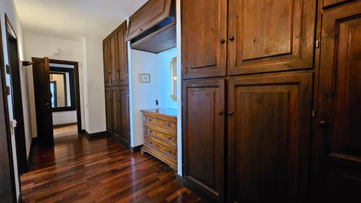 Image No.10-5 Bed Villa for sale