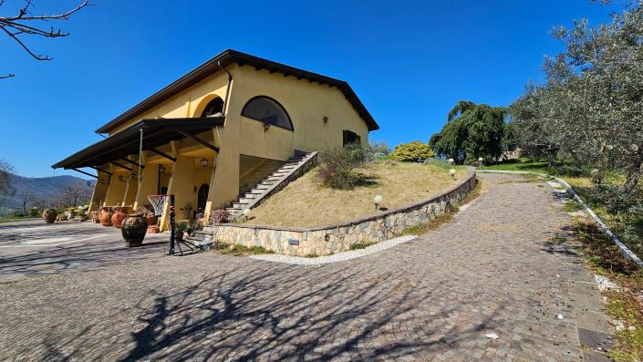 Image No.2-4 Bed Villa for sale