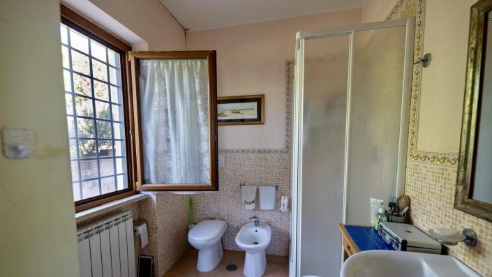 Image No.12-3 Bed House for sale