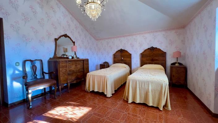 Image No.25-8 Bed Mansion for sale