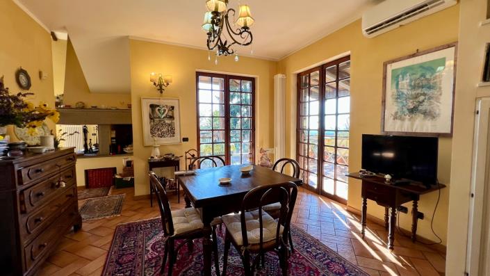 Image No.12-6 Bed Villa for sale