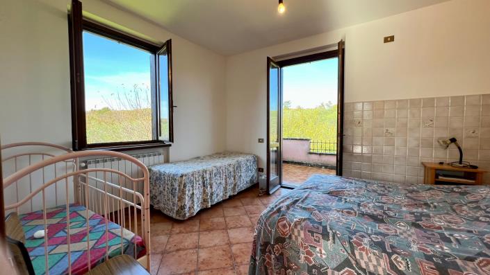 Image No.15-4 Bed Country House for sale