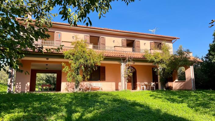 Image No.1-4 Bed Country House for sale