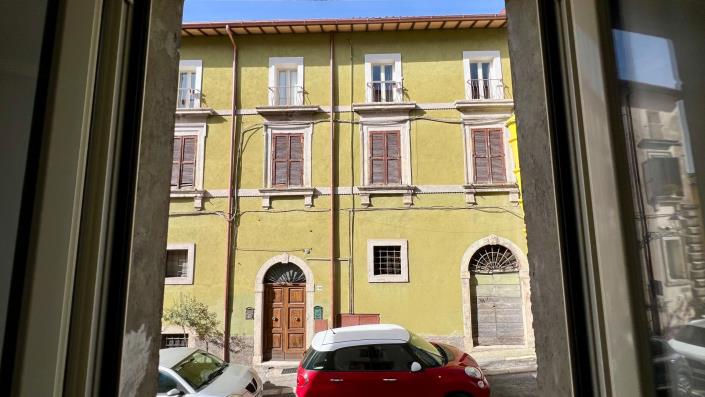 Image No.10-5 Bed Apartment for sale