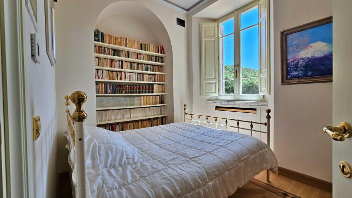 Image No.25-5 Bed Mansion for sale