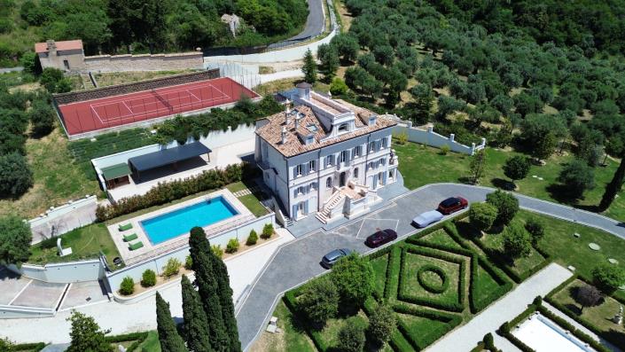 Image No.5-5 Bed Mansion for sale