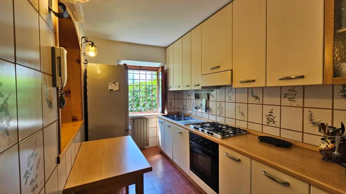 Image No.9-6 Bed House for sale