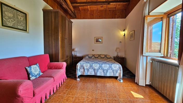 Image No.12-6 Bed House for sale