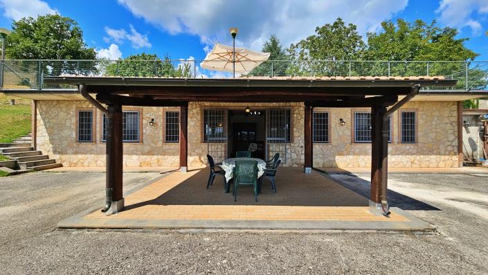 Image No.24-6 Bed House for sale