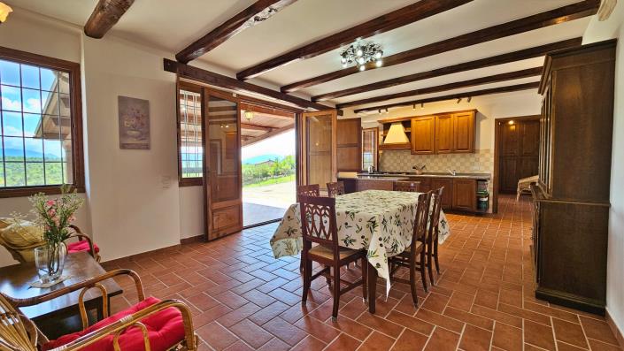 Image No.26-6 Bed House for sale