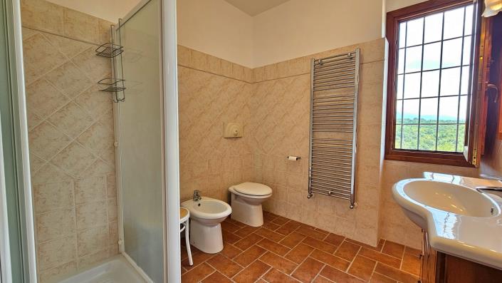 Image No.32-6 Bed House for sale