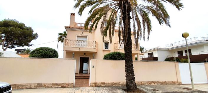 Image No.1-4 Bed Villa for sale