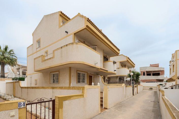 Image No.1-3 Bed Townhouse for sale