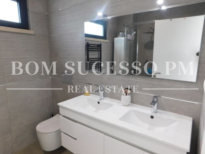 Image No.18-4 Bed House for sale