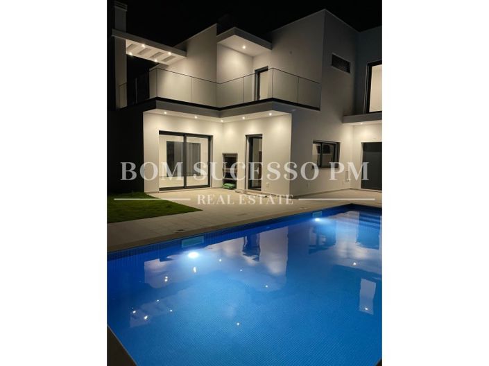 Image No.35-4 Bed House for sale