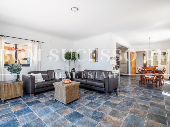 Image No.20-4 Bed House for sale