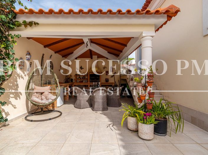 Image No.16-4 Bed House for sale