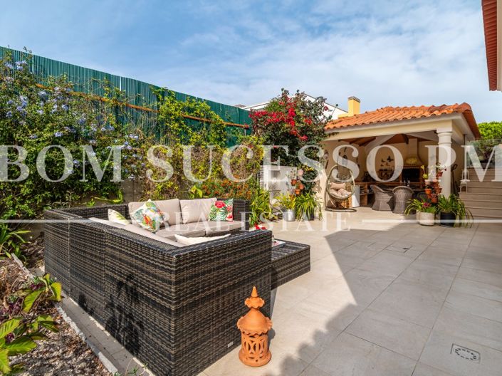 Image No.18-4 Bed House for sale