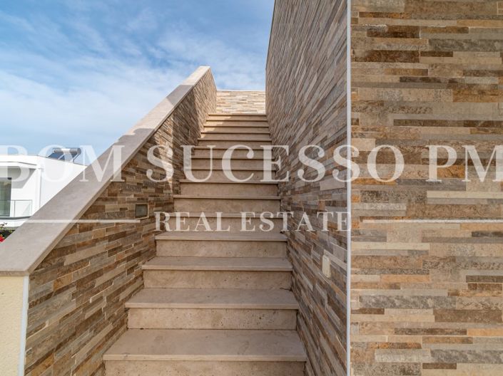 Image No.19-4 Bed House for sale