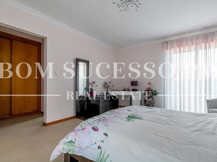 Image No.42-4 Bed House for sale