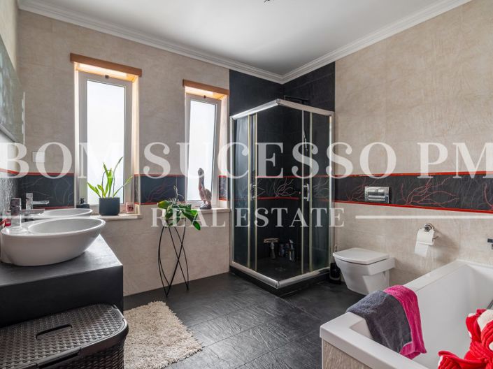 Image No.50-4 Bed House for sale