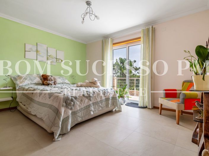 Image No.52-4 Bed House for sale