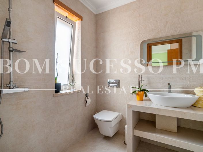 Image No.54-4 Bed House for sale