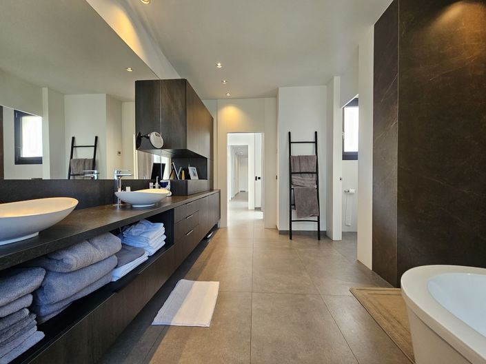 Image No.28-4 Bed Villa for sale