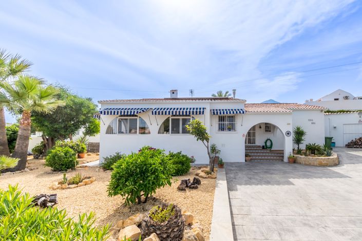 Image No.1-4 Bed Villa for sale