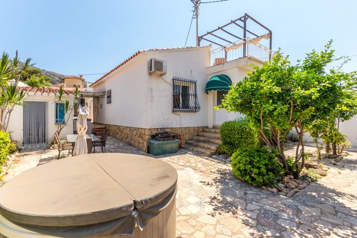 Image No.1-2 Bed Villa for sale