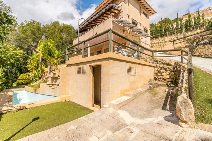 Image No.1-4 Bed Villa for sale
