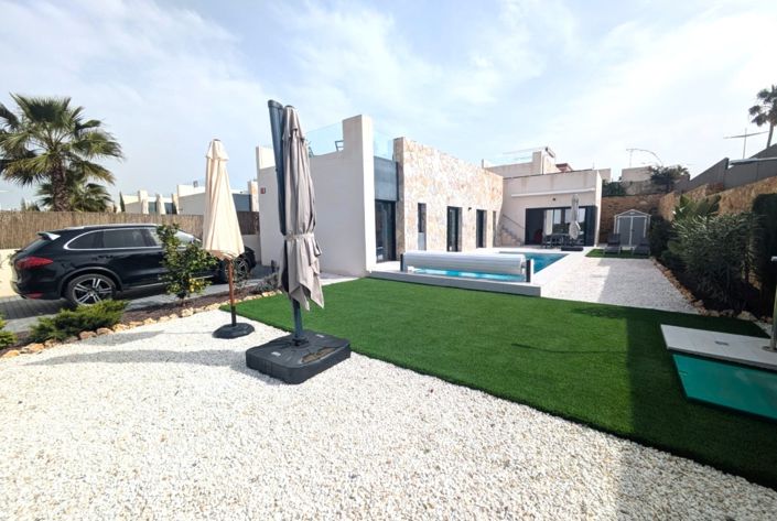 Image No.1-3 Bed Villa for sale