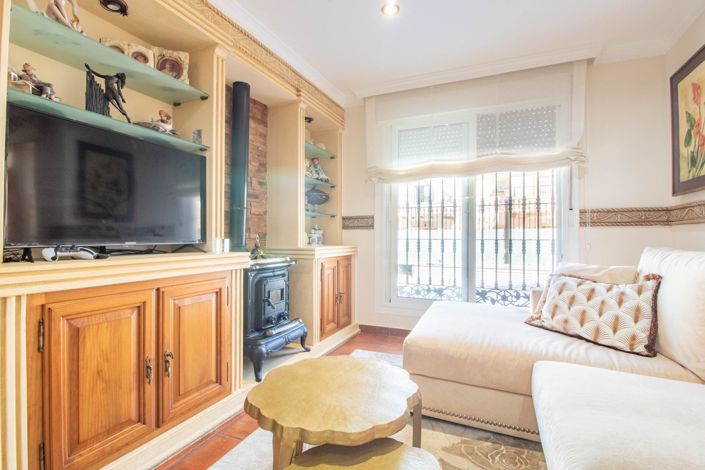 Image No.10-4 Bed Townhouse for sale