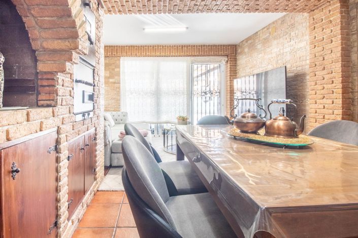 Image No.14-4 Bed Townhouse for sale