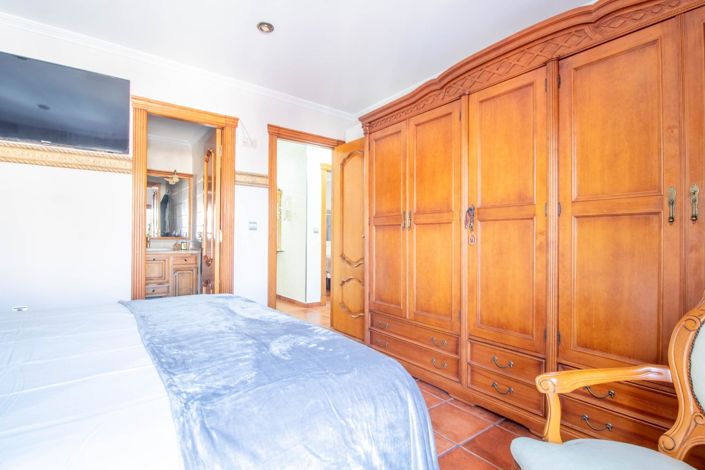 Image No.20-4 Bed Townhouse for sale