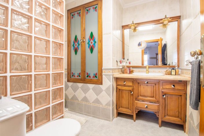 Image No.22-4 Bed Townhouse for sale