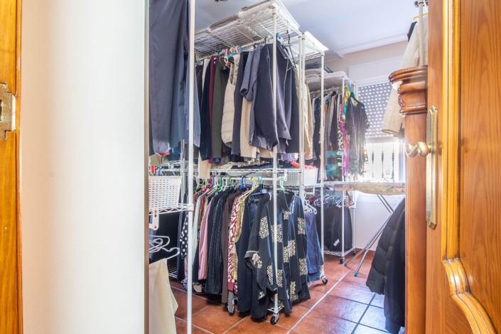 Image No.29-4 Bed Townhouse for sale