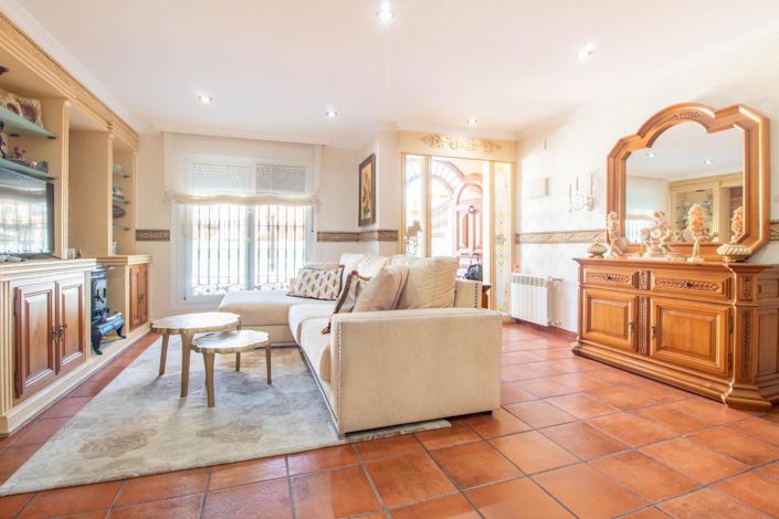 Image No.4-4 Bed Townhouse for sale