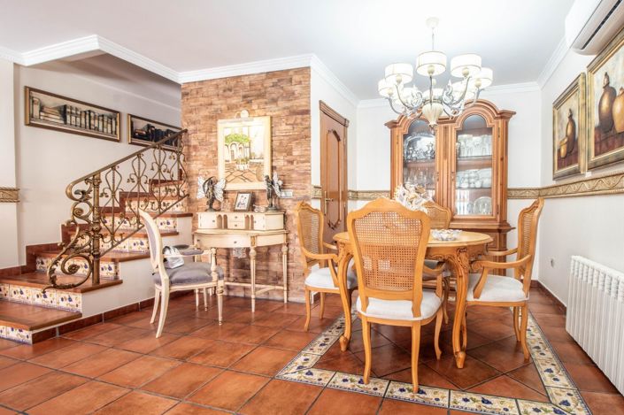 Image No.7-4 Bed Townhouse for sale