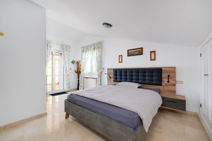 Image No.31-3 Bed Townhouse for sale